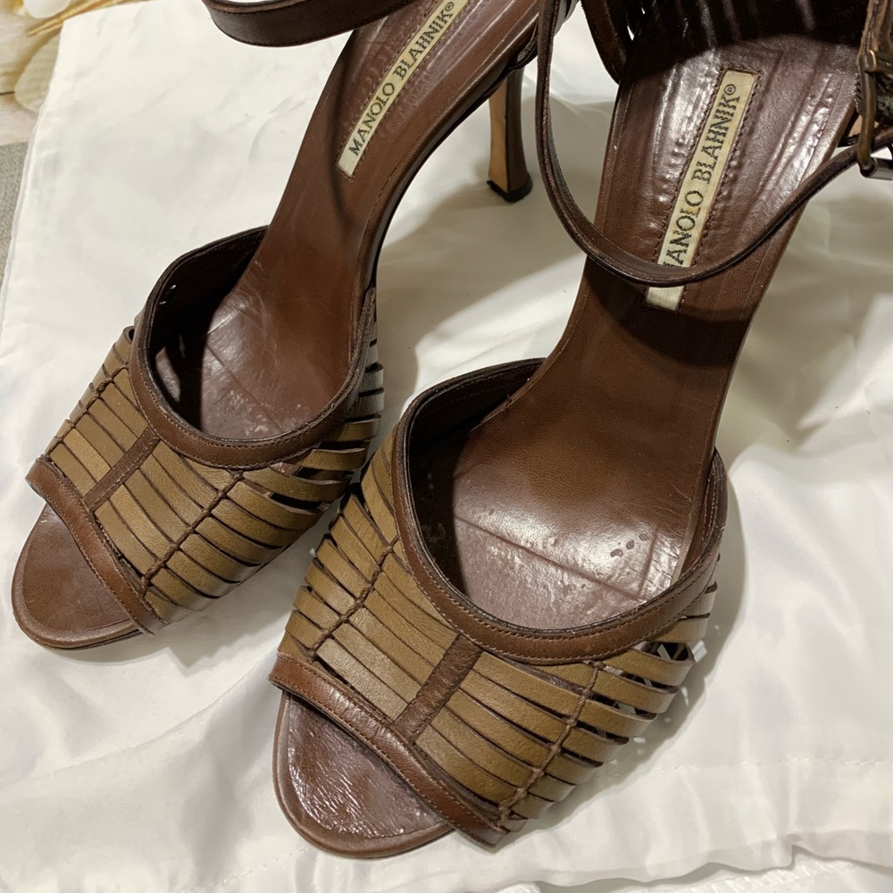 Manolo Blahnik 39 1/2 size brown high heals